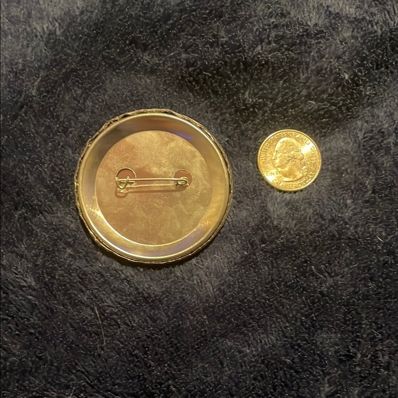 Eye Button Pin - Picture 2 of 2